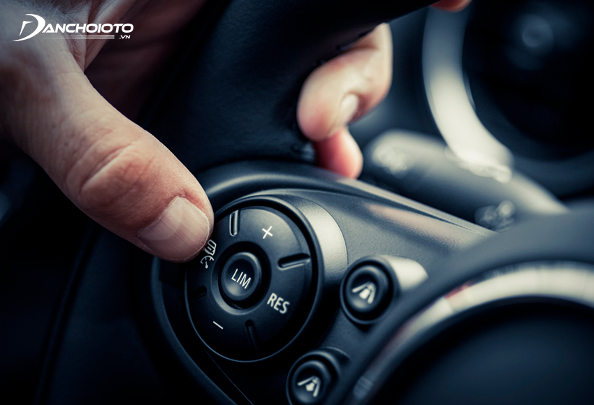 Adaptive cruise control là gì