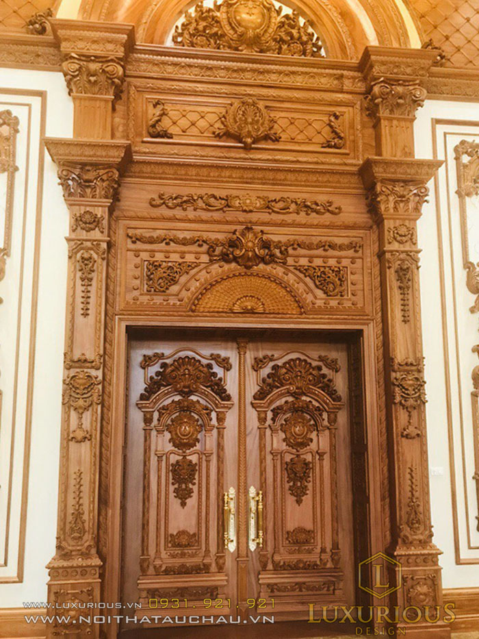 Cửa gỗ tân cổ điển