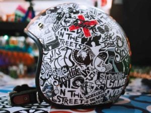 Dán mũ bảo hiểm