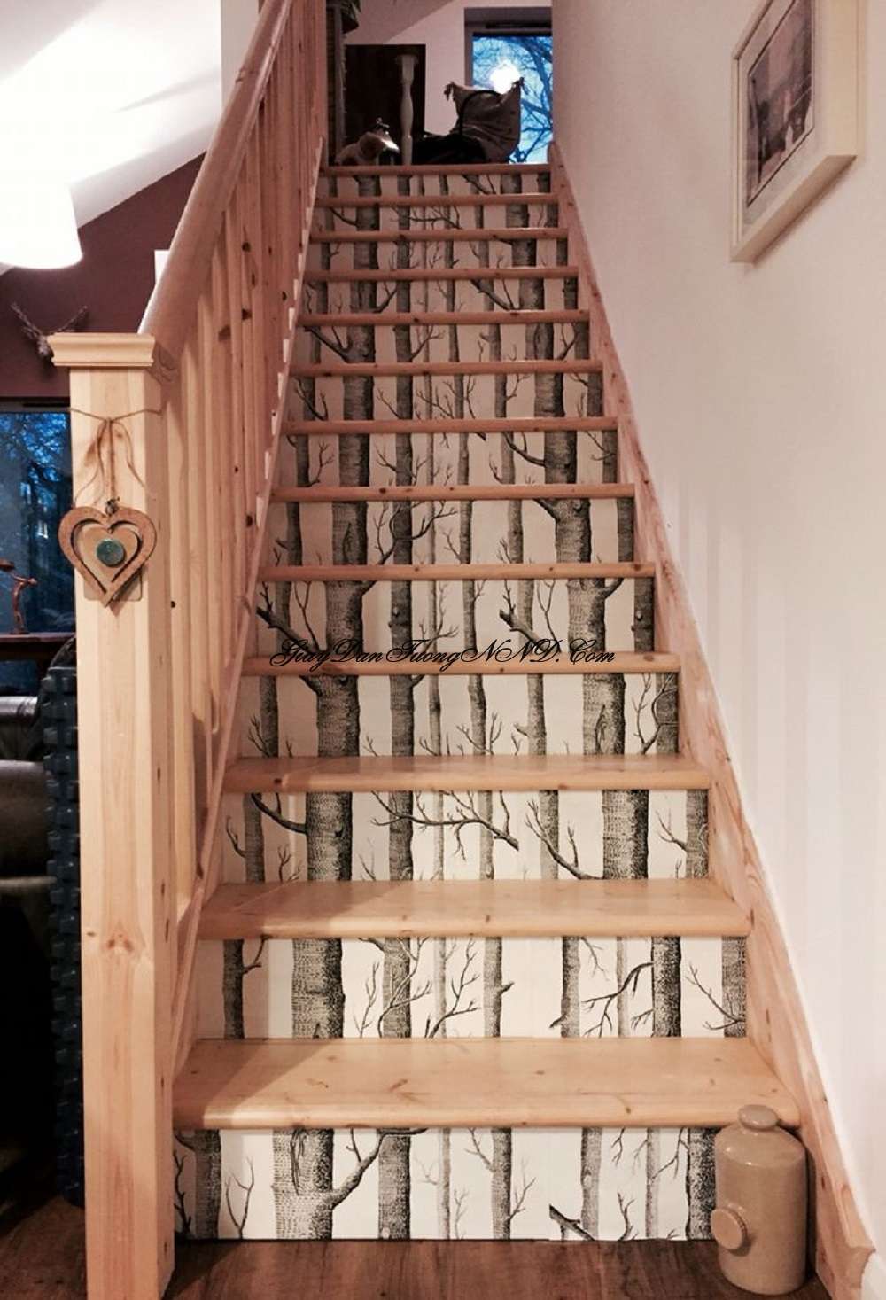 Giấy dán tường vách cầu thang