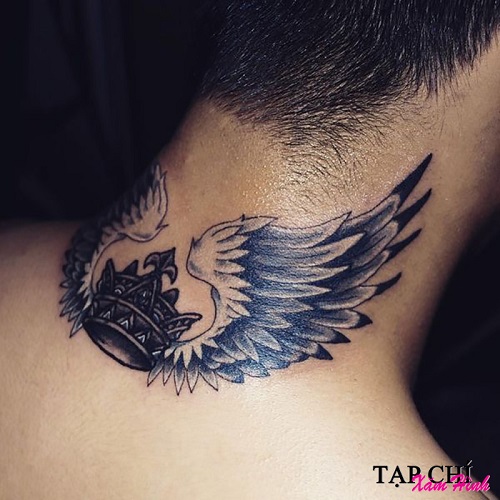 Hình xăm đôi cánh sau gáy