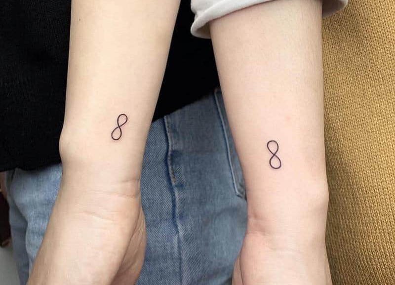 Hình xăm mũi tên vô cực