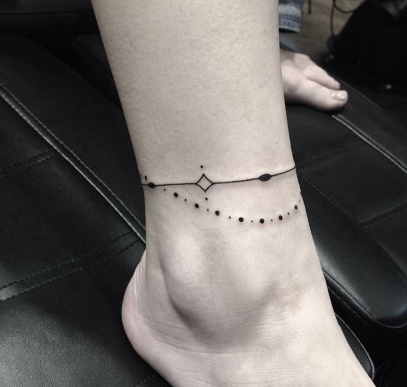 Hình xăm vòng chân nữ