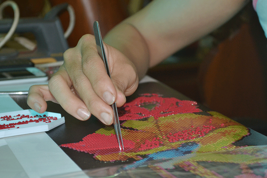 Làm tranh đính đá thuê