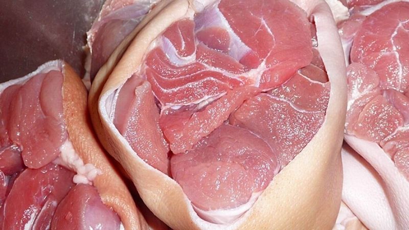 Luộc móng giò ngon