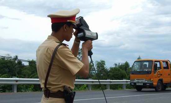 Máy bắn tốc độ