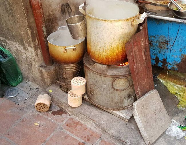 Nồi nấu hủ tiếu bằng than