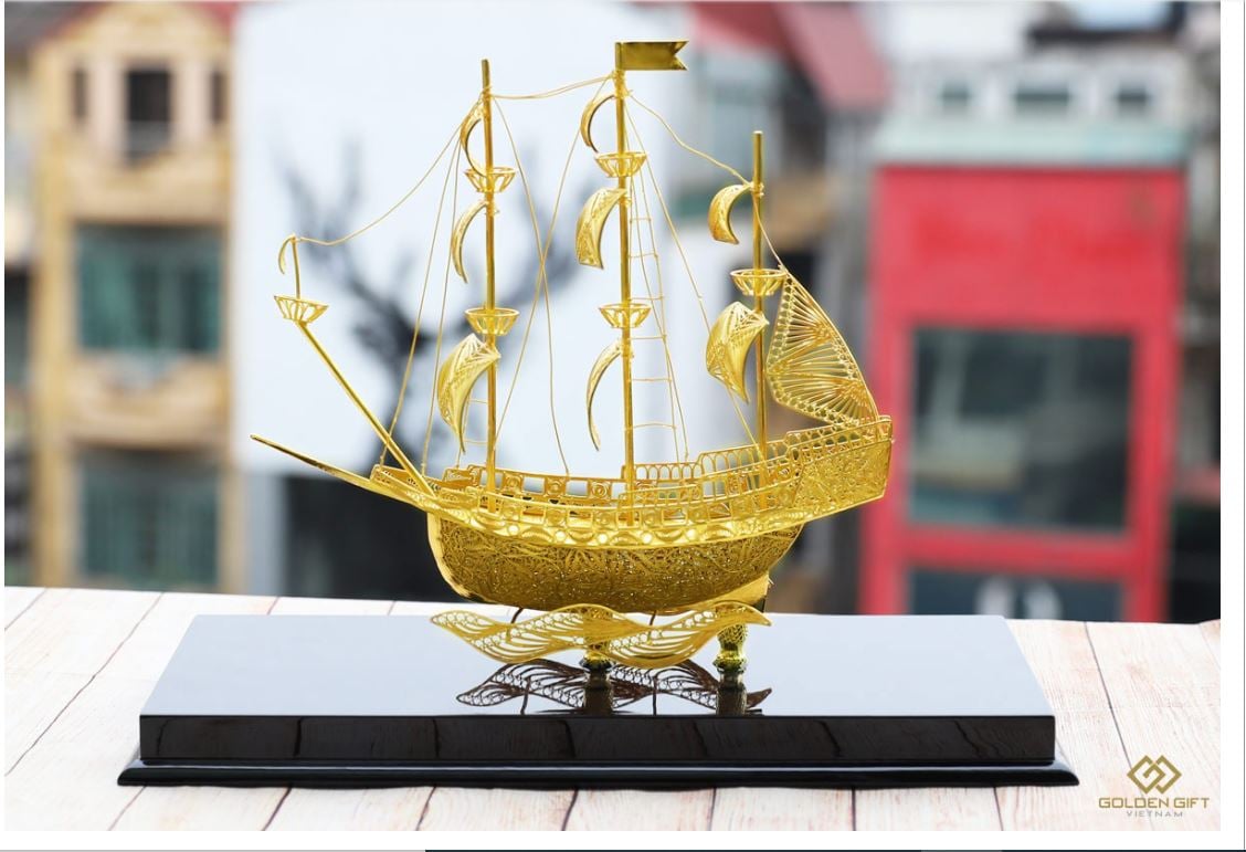 Thuyền thuận buồm xuôi gió