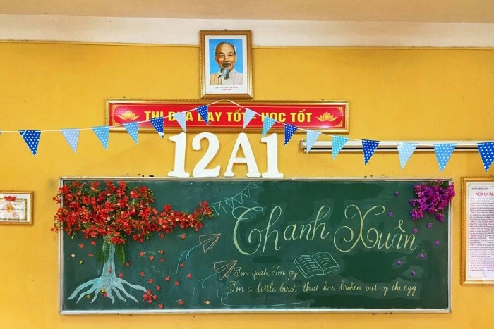 Vẽ bảng kỷ yếu đẹp